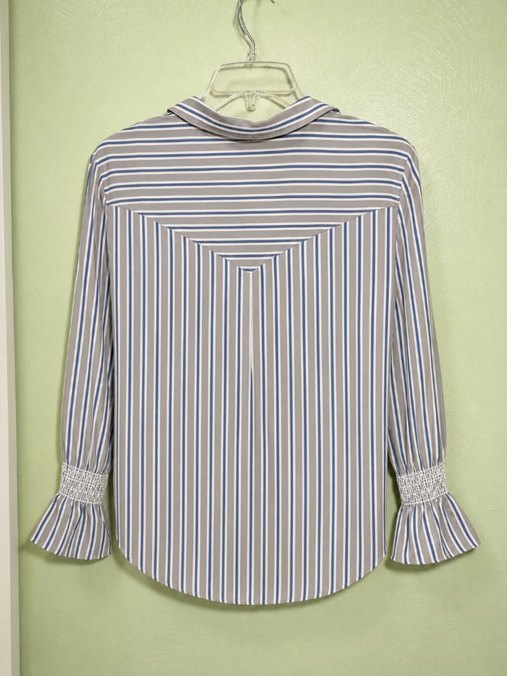 Laundry by Shelli Segal Size 2 Blue Gray Striped Smocked Cuff Blouse - Picture 3 of 6